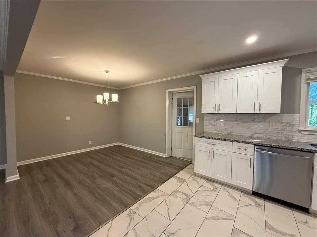 1576 Carolyn Dr - Photo 3 of 27