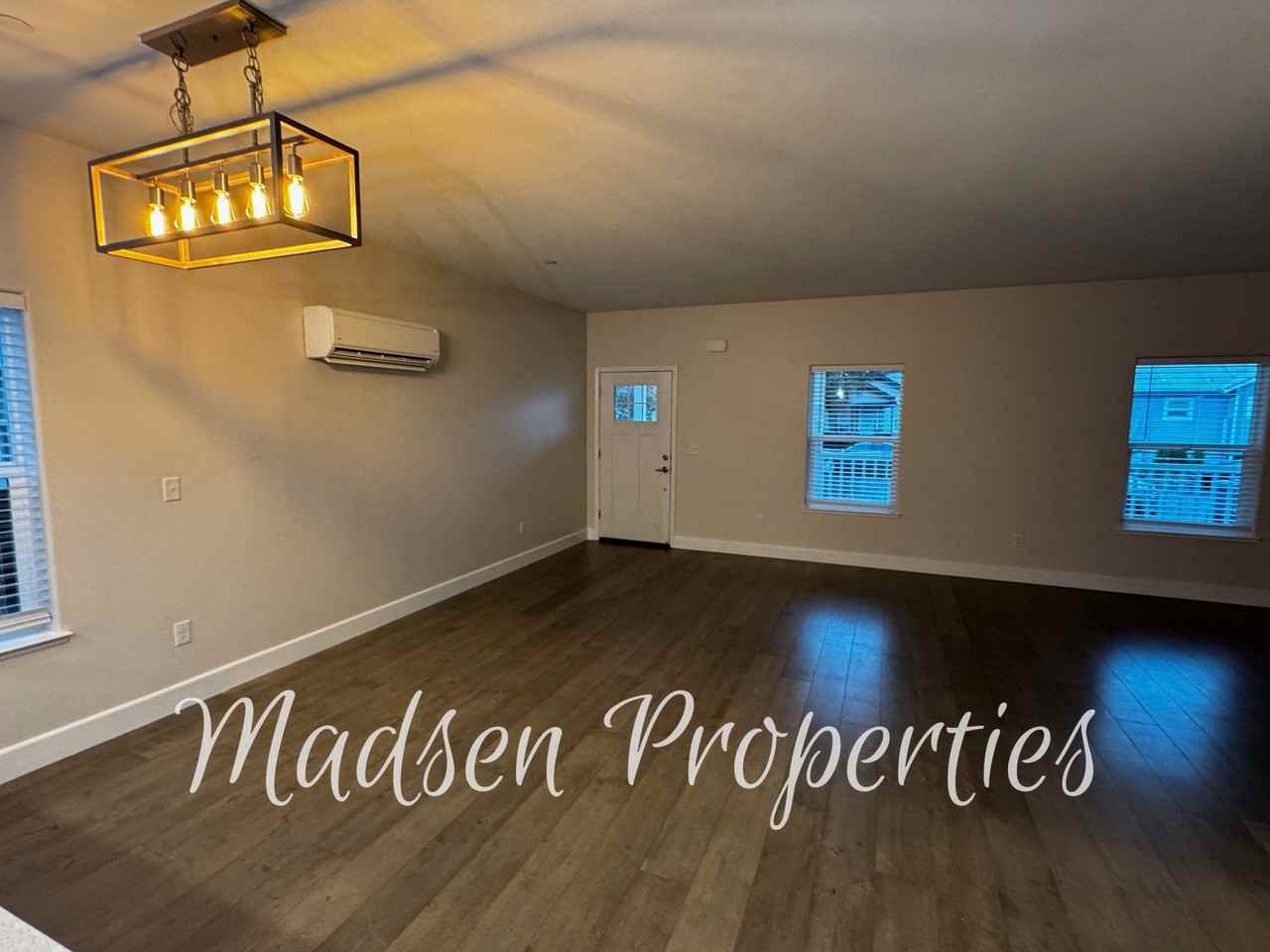 2127 Hewitt Ave #1 - Photo 3 of 26