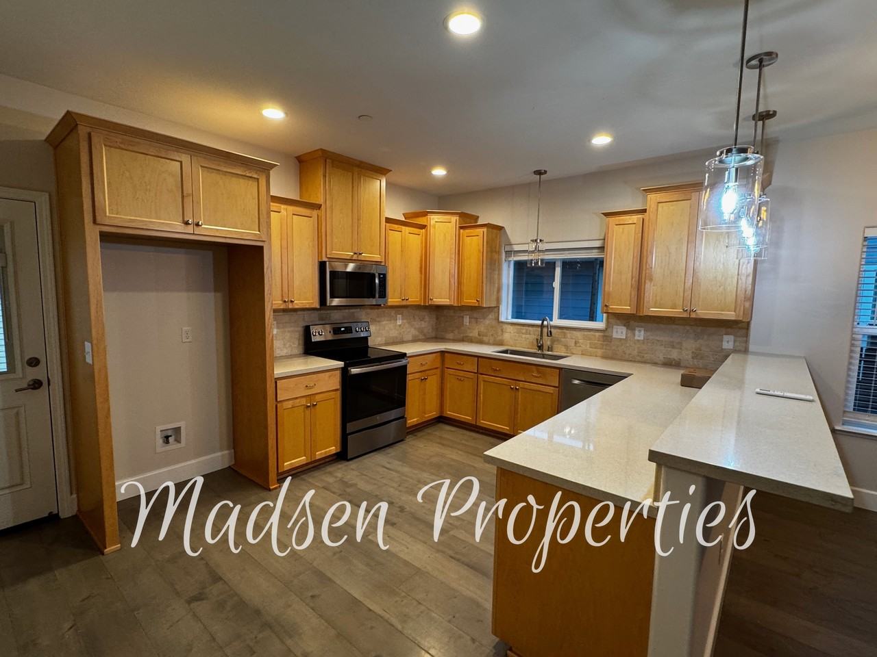 2127 Hewitt Ave #1 - Photo 4 of 26