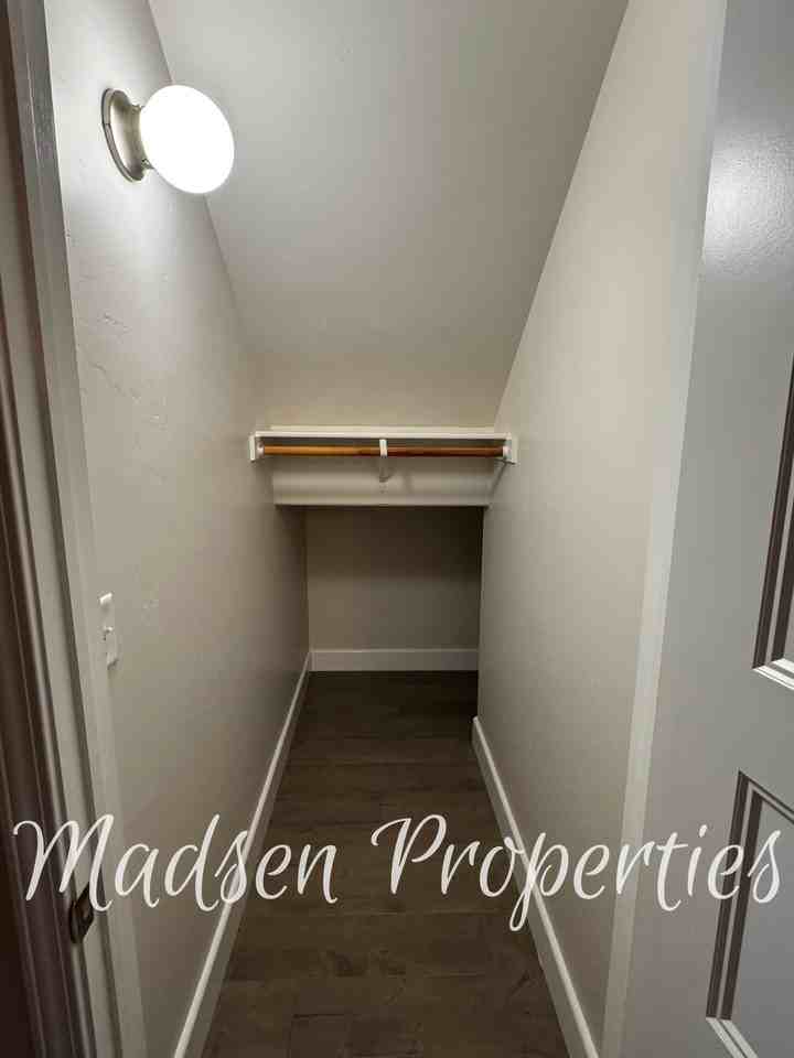 2127 Hewitt Ave #1 - Photo 7 of 26