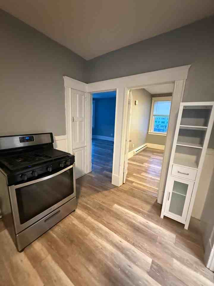 18 Oak Hill Ave #3F - Photo 6 of 9