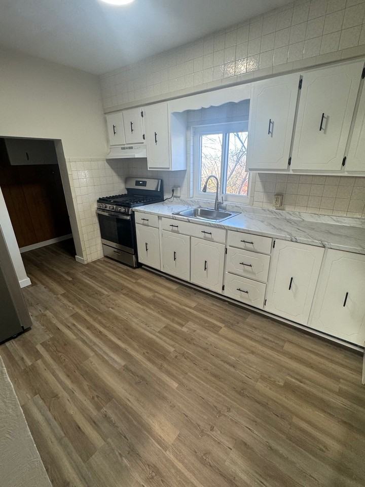 1932 Beech St #1 - Photo 3 of 15