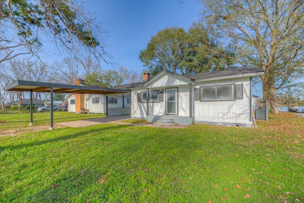 1606 E Taylor Lake Cir #1 - Photo 2 of 13