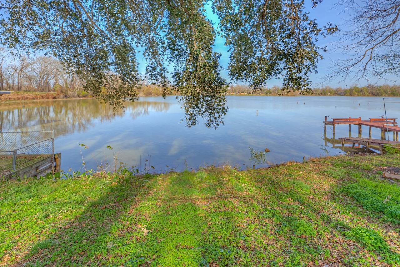 1606 E Taylor Lake Cir #1 - Photo 3 of 13