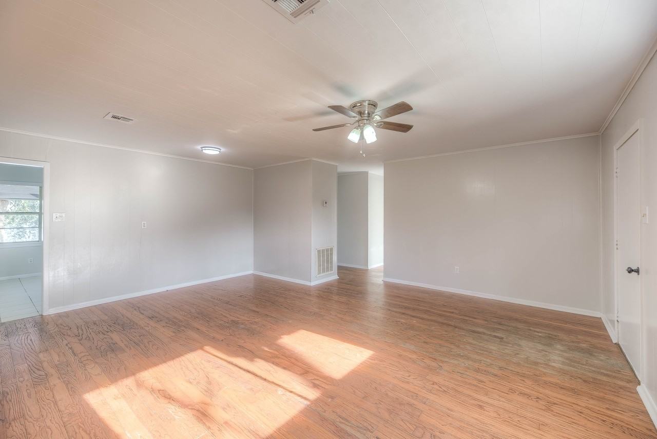 1606 E Taylor Lake Cir #1 - Photo 6 of 13