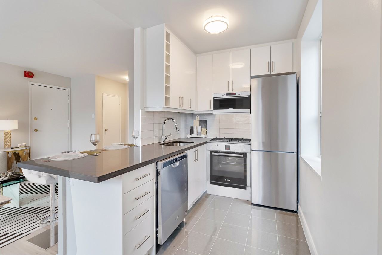 153 Ranleigh Avenue - Photo 6 of 20