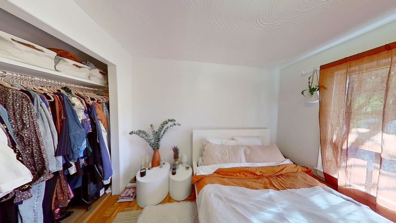 QUEEN ST W & BATHURST ST - Photo 3 of 18