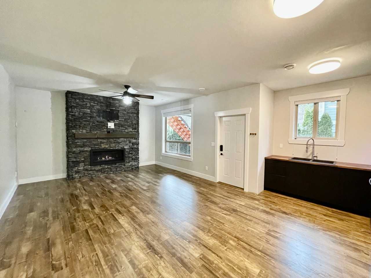 2066 Sunview B - Photo 3 of 13