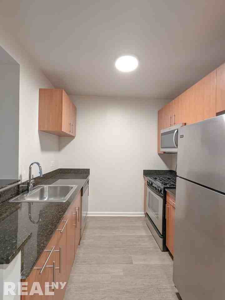 E 92nd St #27A - Photo 3 of 8