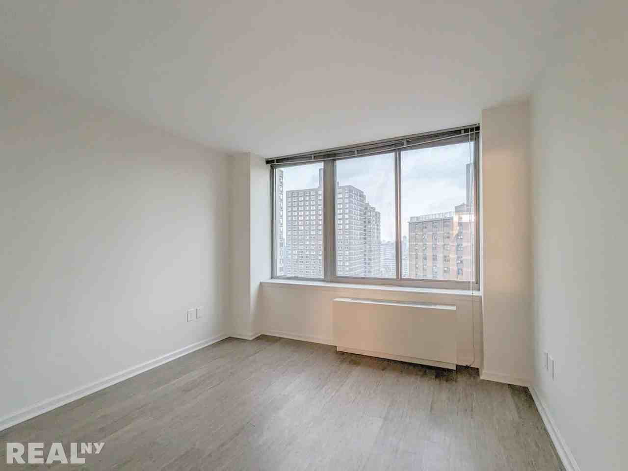 E 92nd St #27A - Photo 4 of 8