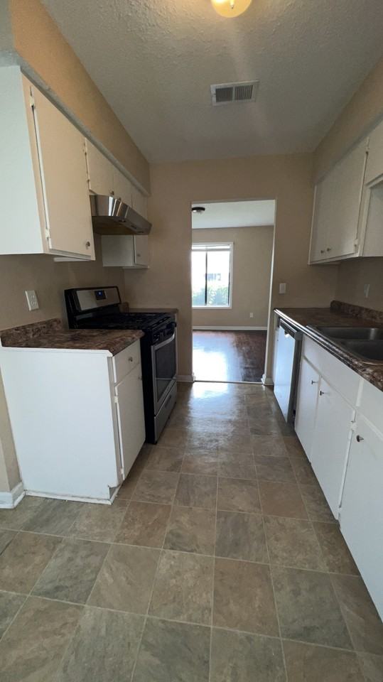 325 Beverly St #1 - Photo 4 of 14