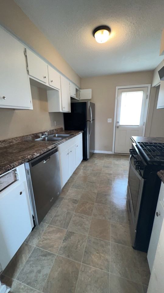 325 Beverly St #1 - Photo 5 of 14