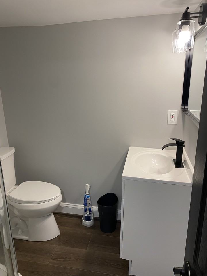 3908 Claremont Avenue - B - $600 AVAILABLE - Photo 3 of 9