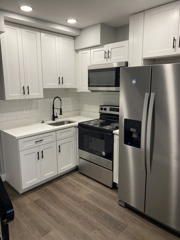 3908 Claremont Avenue - B - $600 AVAILABLE - Photo 5 of 9