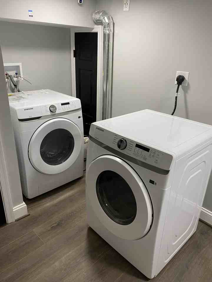 3908 Claremont Avenue - B - $600 AVAILABLE - Photo 7 of 9