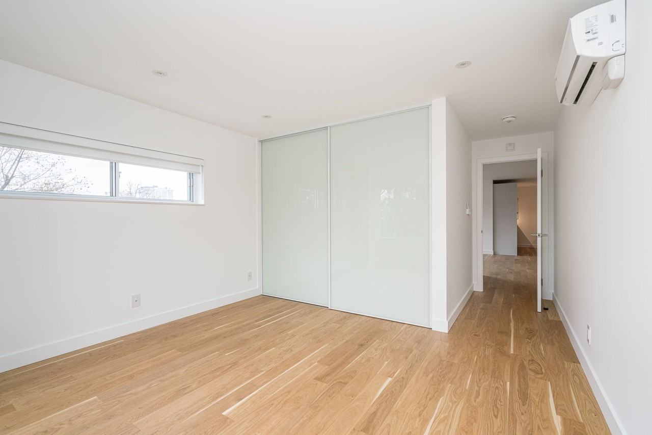 240 Oriole Parkway - Photo 7 of 17