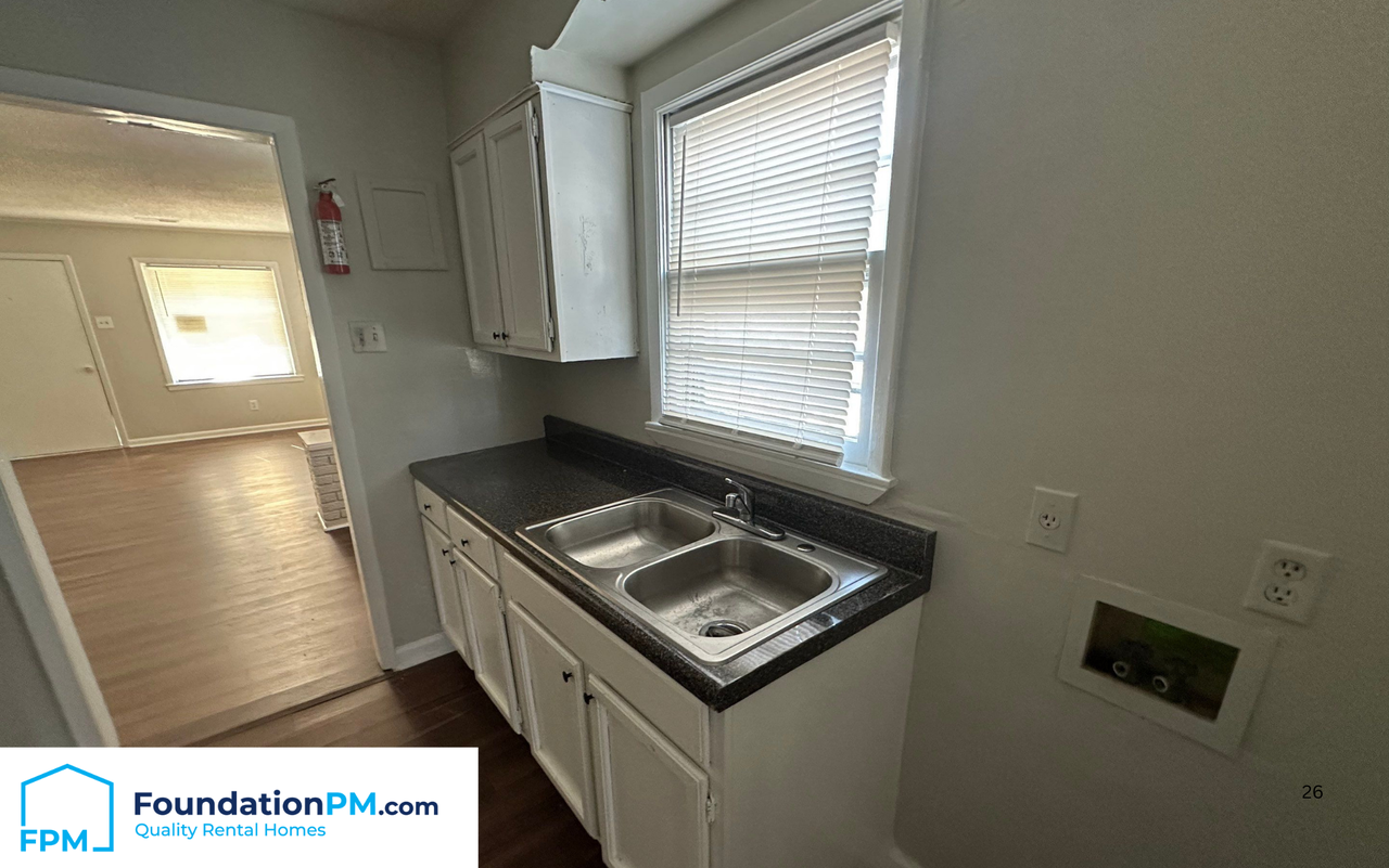 2292 Redwood Ave #1 - Photo 3 of 18