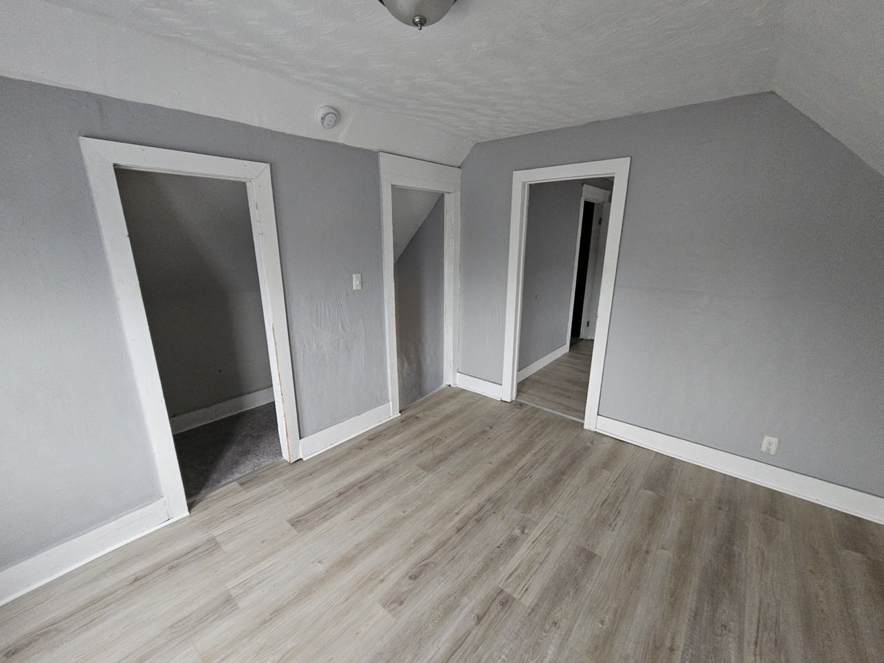 10602 Earle Ave #3 - Photo 4 of 11