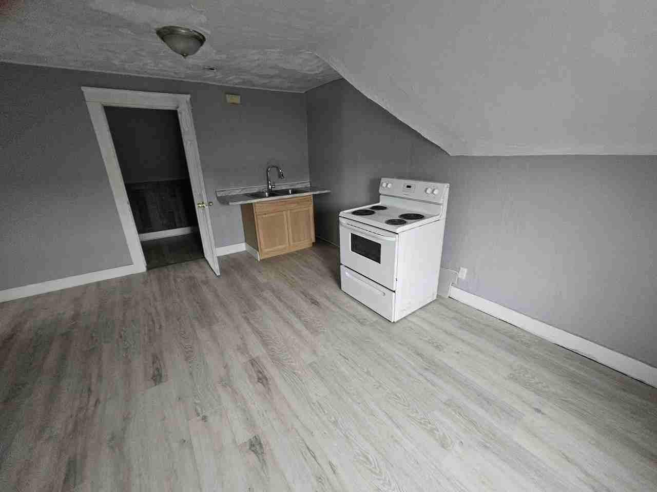 10602 Earle Ave #3 - Photo 6 of 11