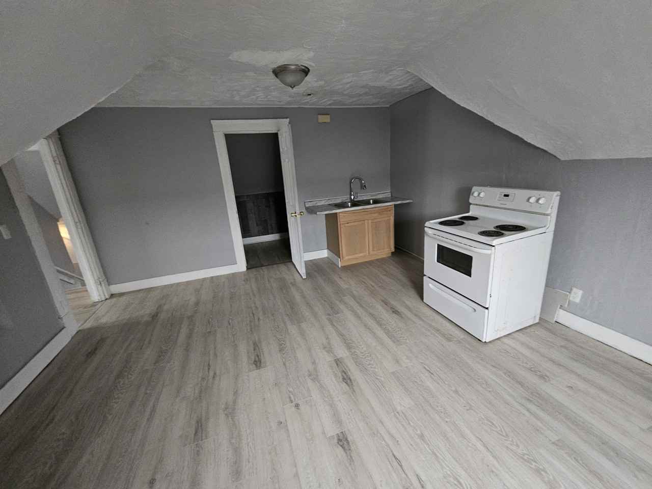 10602 Earle Ave #3 - Photo 7 of 11