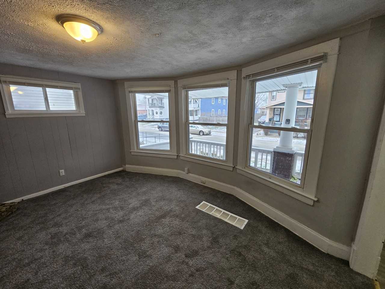 10602 Earle Ave - Photo 4 of 29