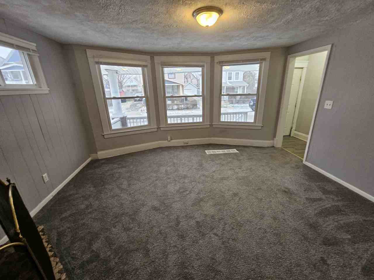 10602 Earle Ave - Photo 5 of 29