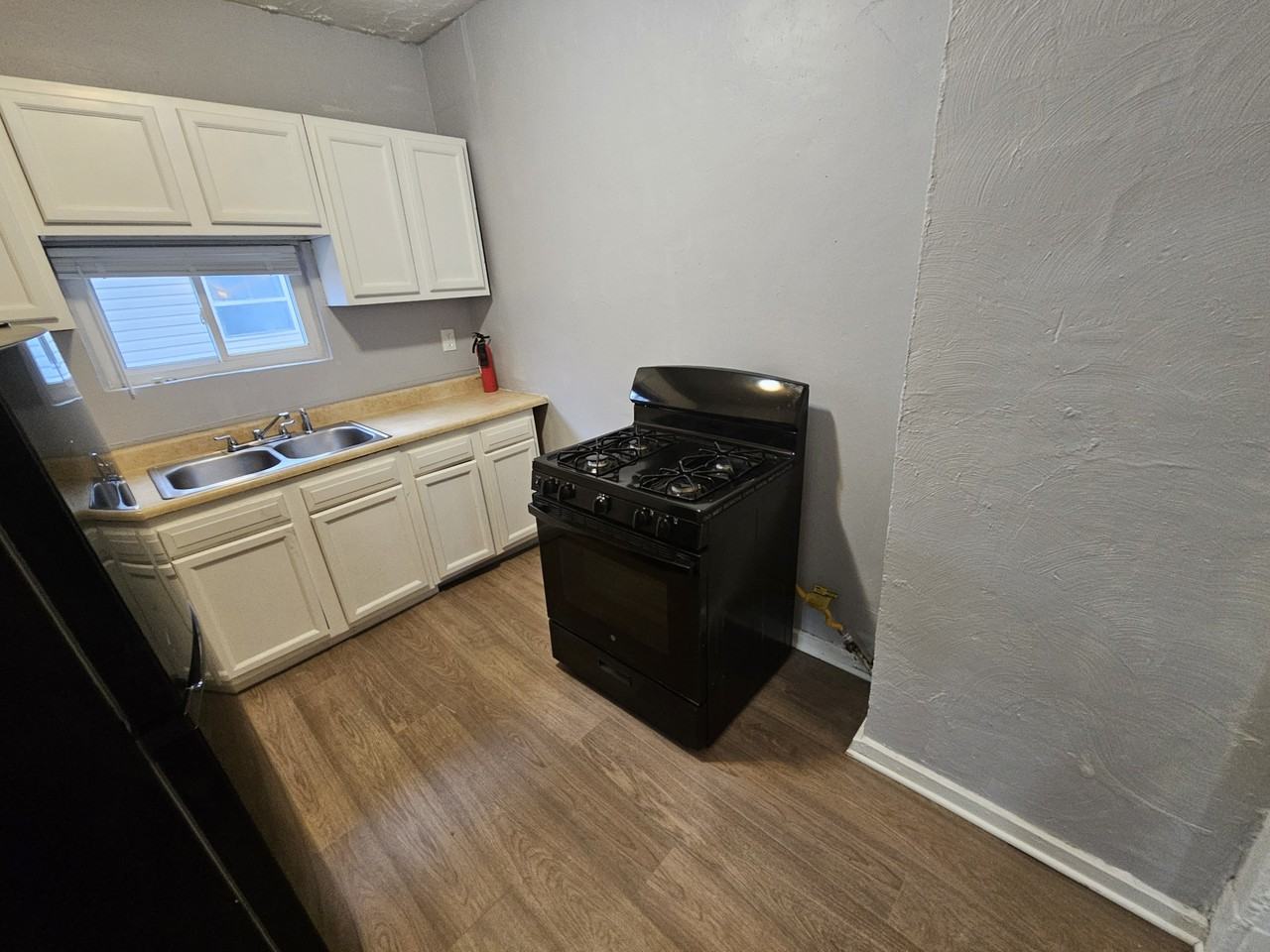 10602 Earle Ave - Photo 7 of 29