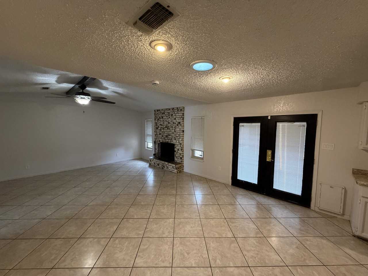 2706 Park Dr #1 - Photo 3 of 19