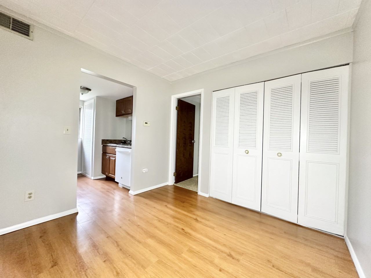 901 Lewis AvenueApt. 202 #202 - Photo 5 of 17