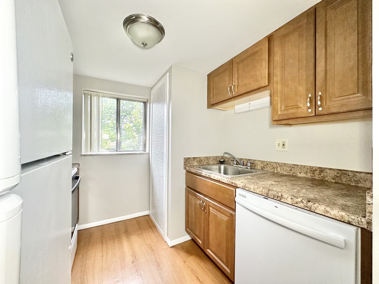 901 Lewis AvenueApt. 202 #202 - Photo 7 of 17