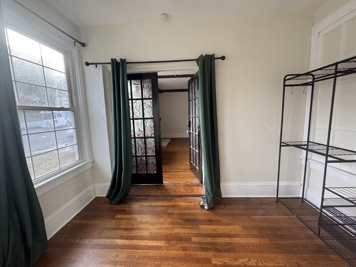 1209 Windsor Ave #1 - Photo 3 of 18