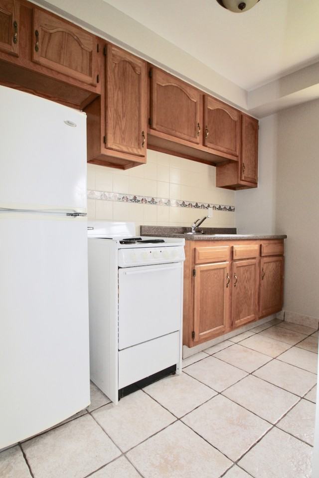 290 WEST COLLEGE STREETAPT A-2 #A02 - Photo 2 of 10