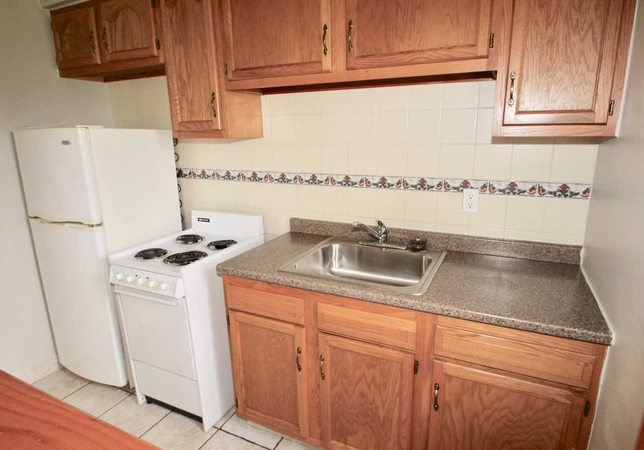 290 WEST COLLEGE STREETAPT A-2 #A02 - Photo 3 of 10