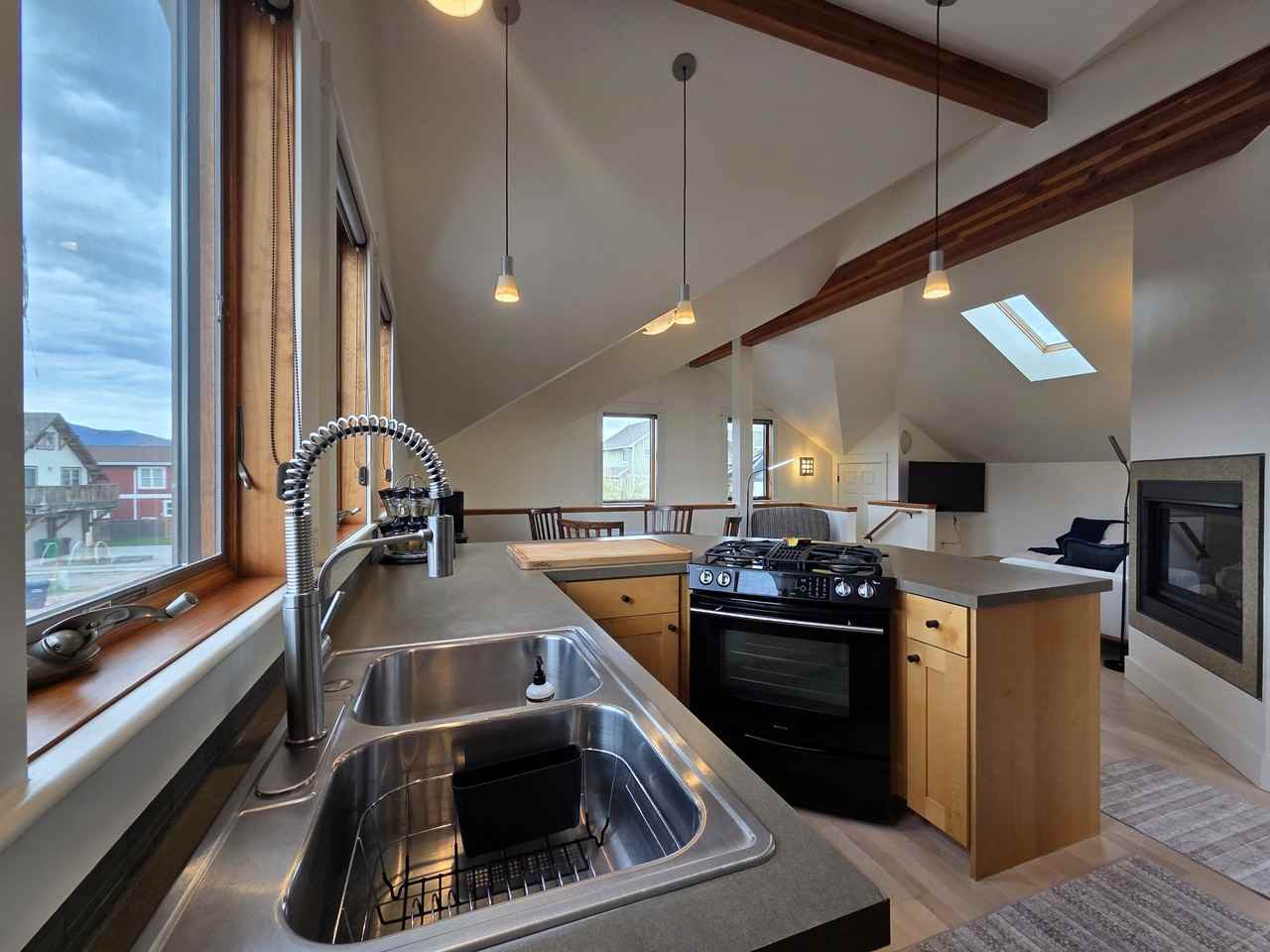 4461 Waters St #A - Photo 4 of 20