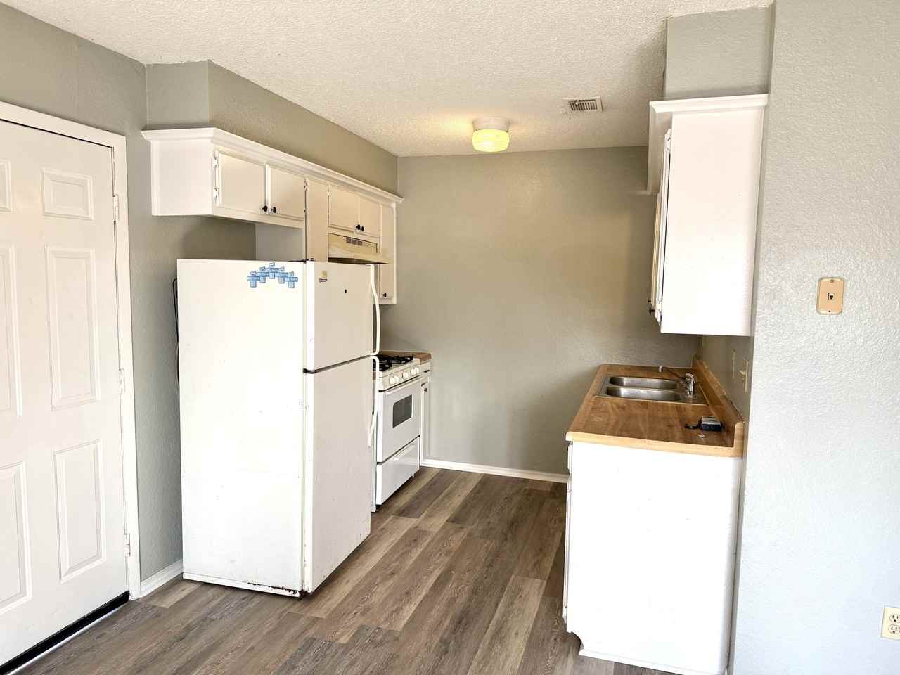 330 W Cumberland #1 - Photo 3 of 8