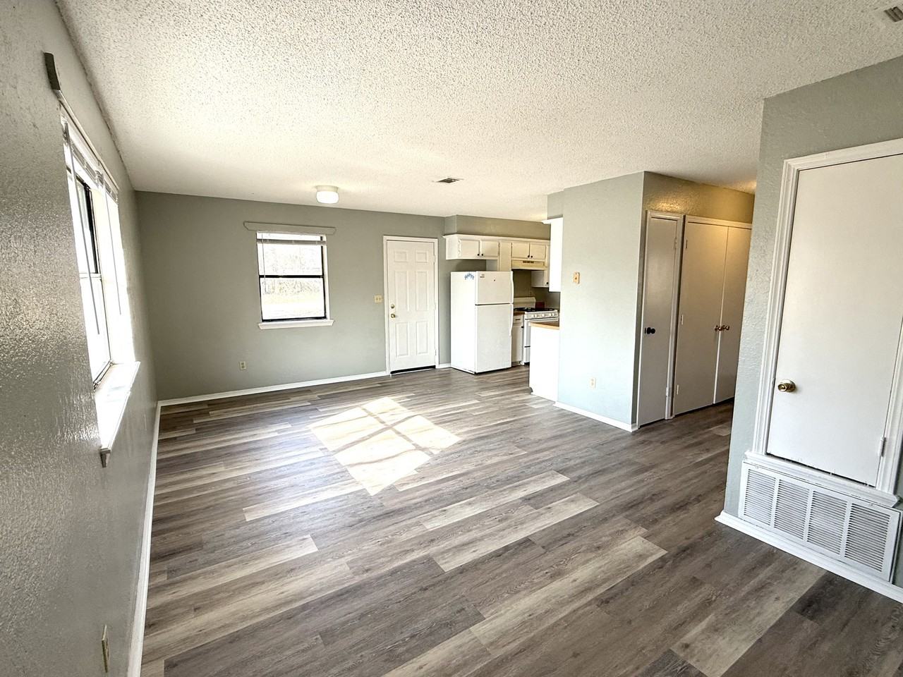 330 W Cumberland #1 - Photo 4 of 8