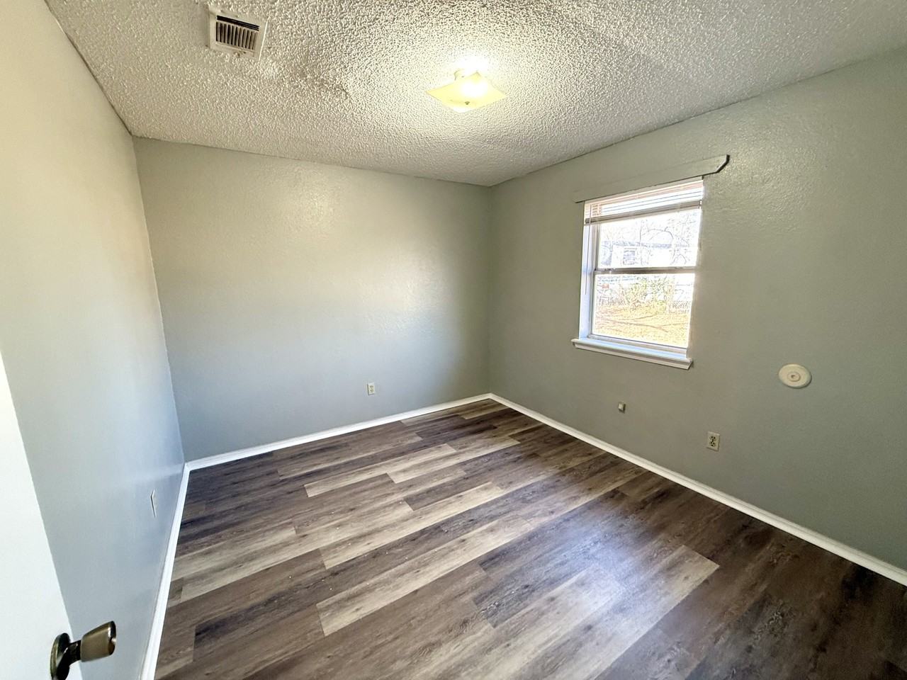 330 W Cumberland #1 - Photo 5 of 8