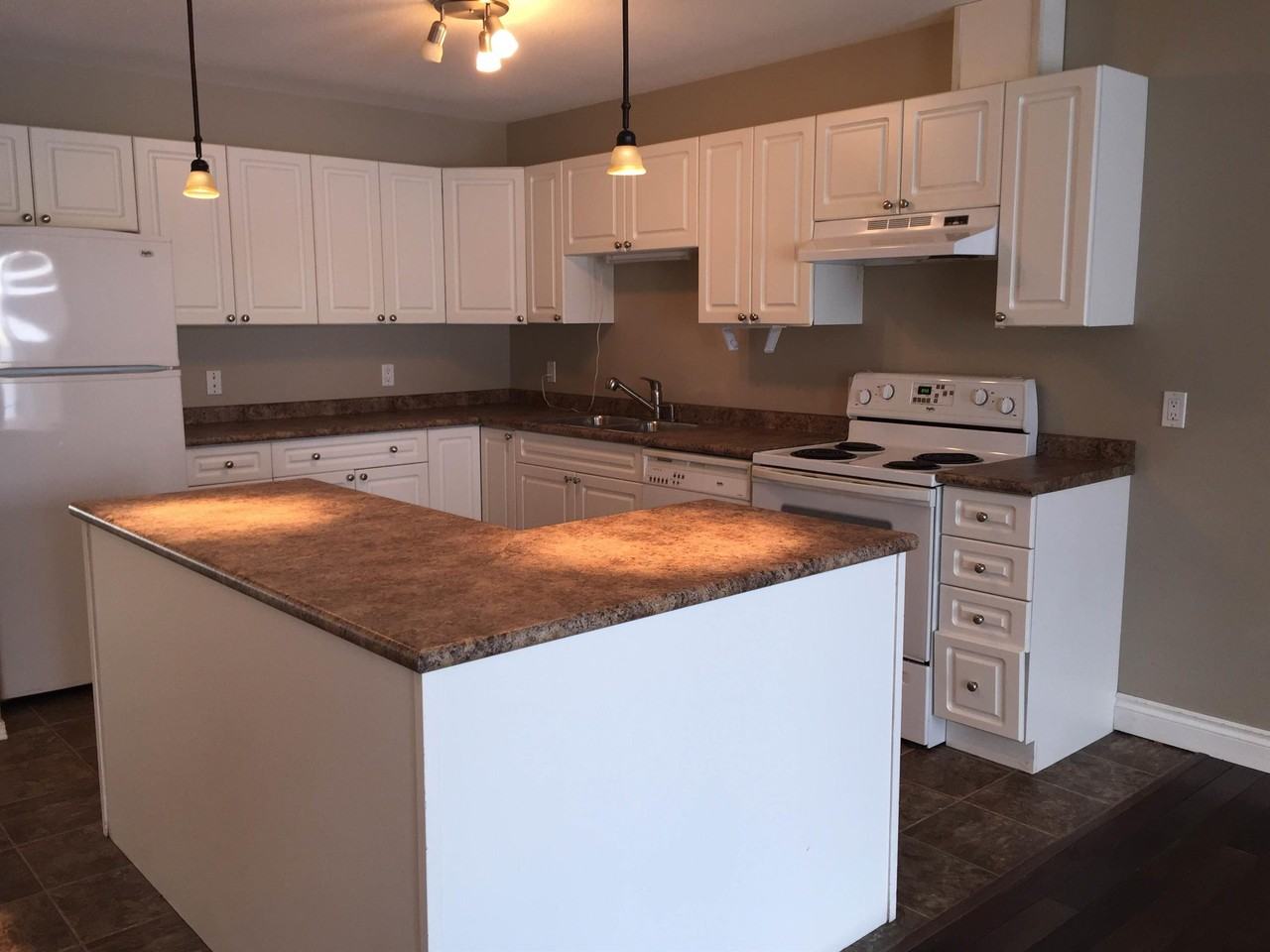 7916 88 Ave #7916 - Photo 3 of 9