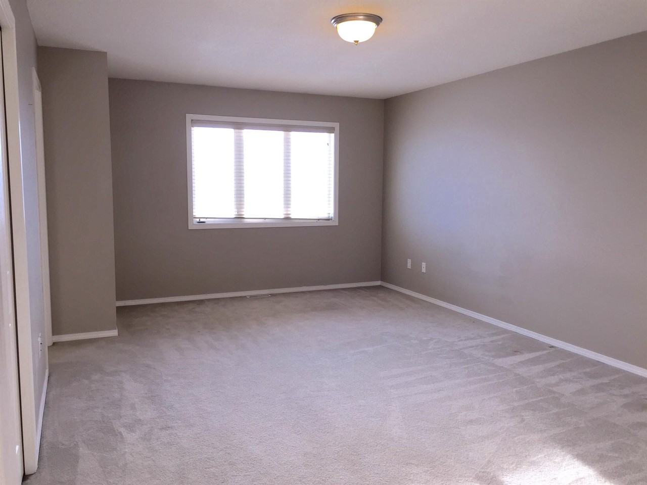 7916 88 Ave #7916 - Photo 6 of 9