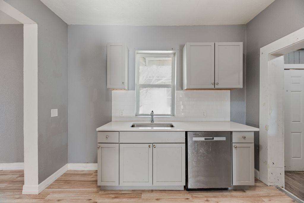 815 N Travis St #1 - Photo 6 of 18