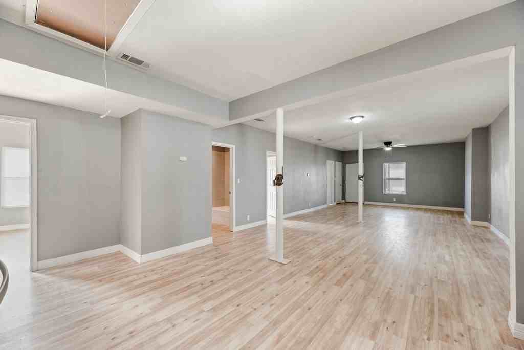 815 N Travis St #1 - Photo 7 of 18