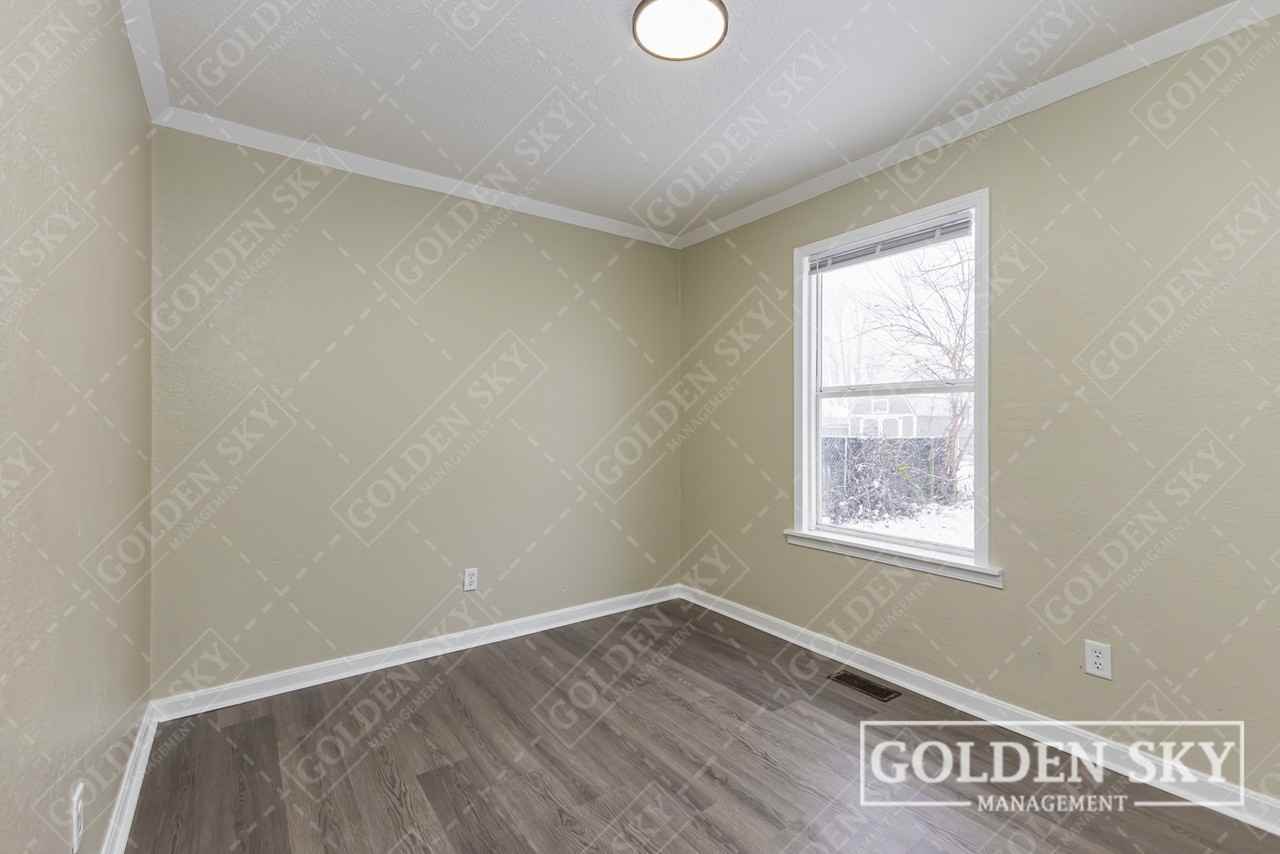 1711 S Franklin St #1 - Photo 3 of 14