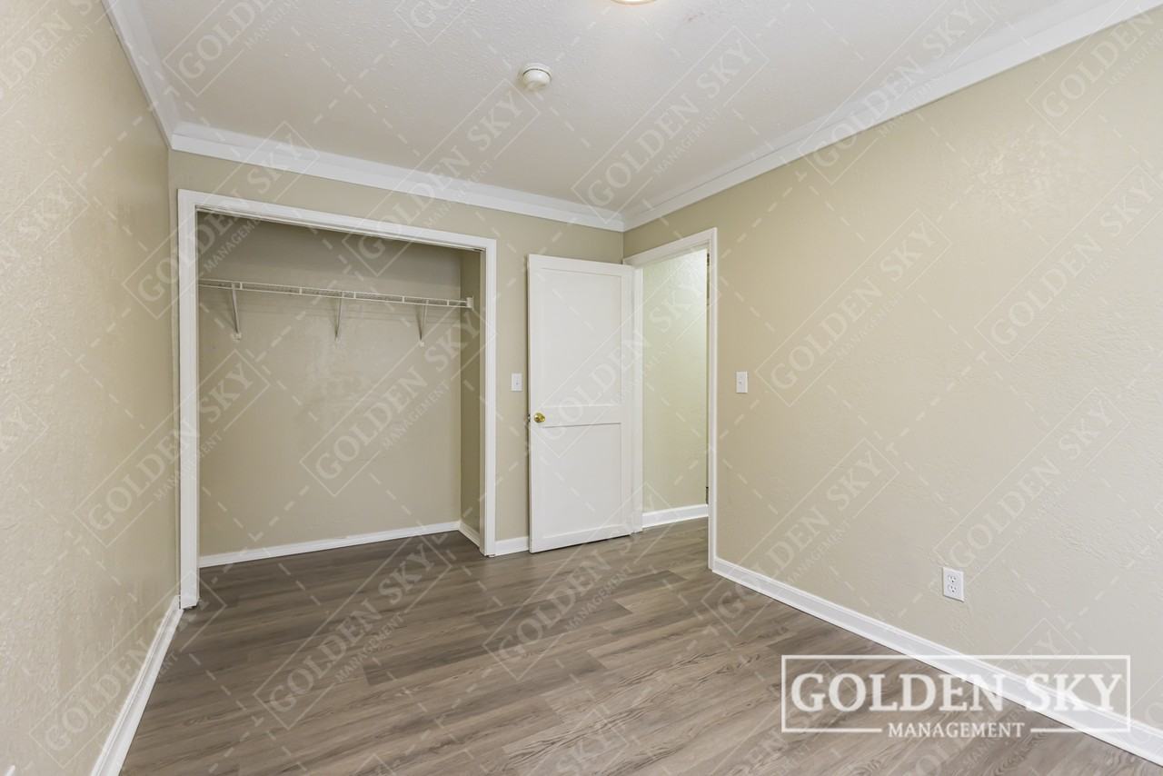 1711 S Franklin St #1 - Photo 4 of 14