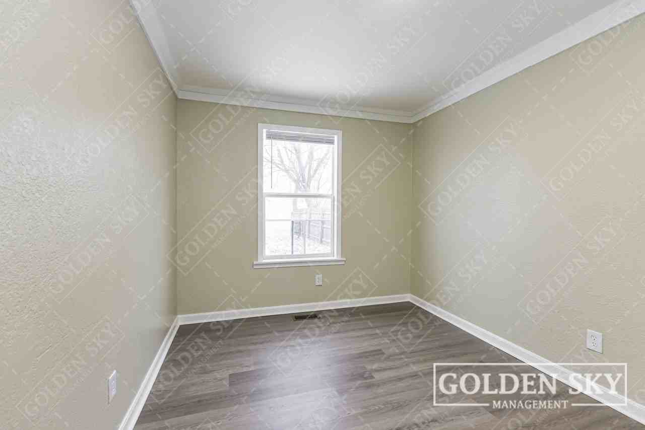 1711 S Franklin St #1 - Photo 5 of 14