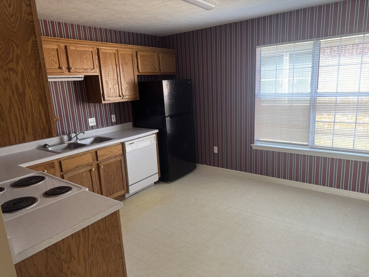 3915 Ledbetter Dr #3915 - Photo 6 of 11