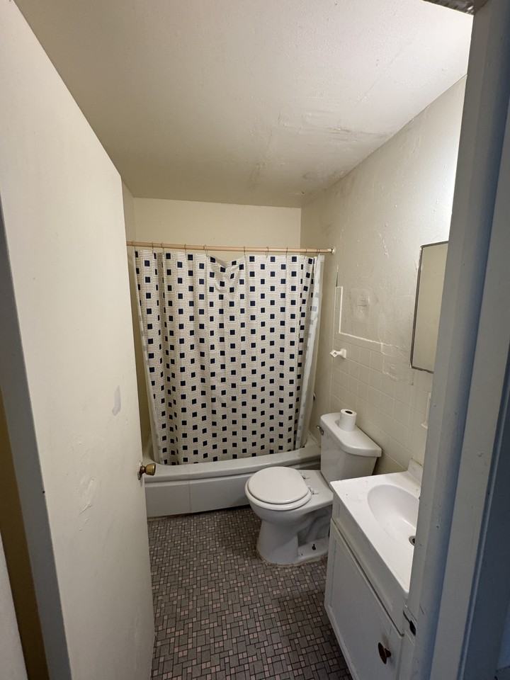 8127 W Thurston Ave #2 - Photo 3 of 6