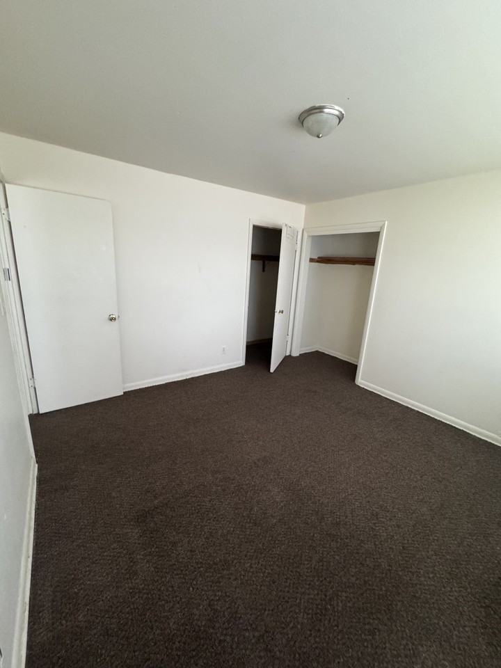 8127 W Thurston Ave #2 - Photo 4 of 6