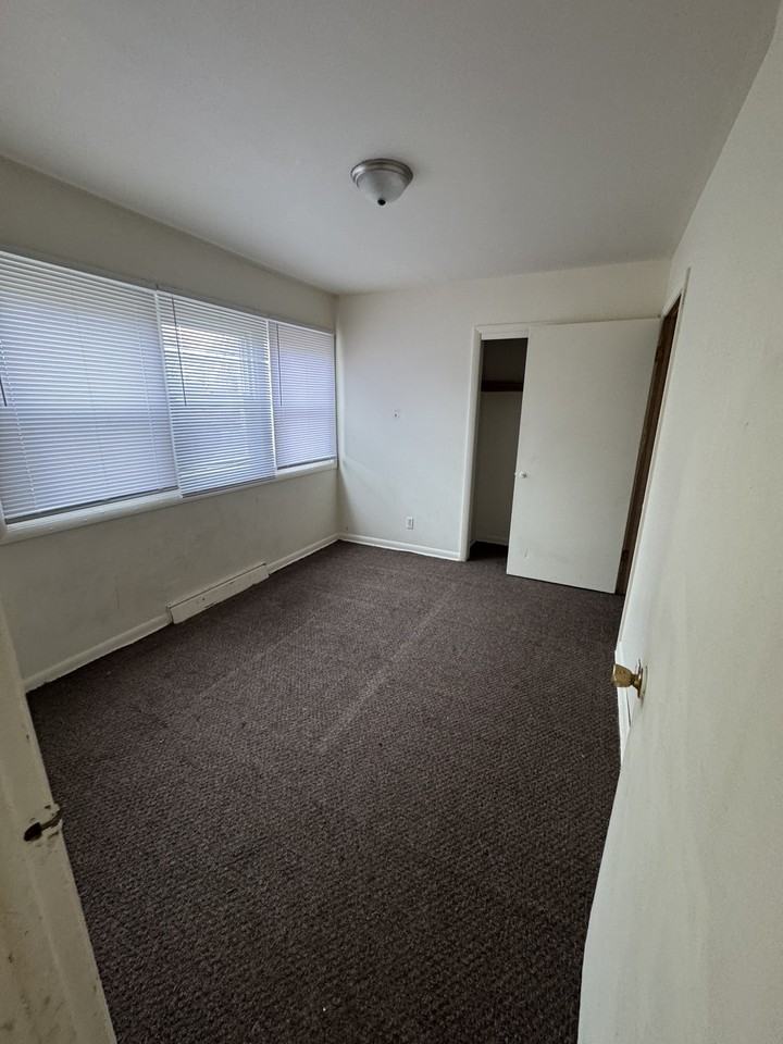 8127 W Thurston Ave #2 - Photo 5 of 6