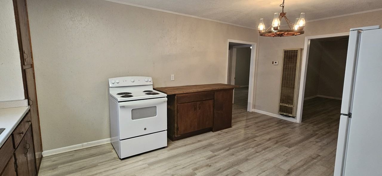 Pickett ApartmentsNumber 11247 State Street #11 - Photo 3 of 33