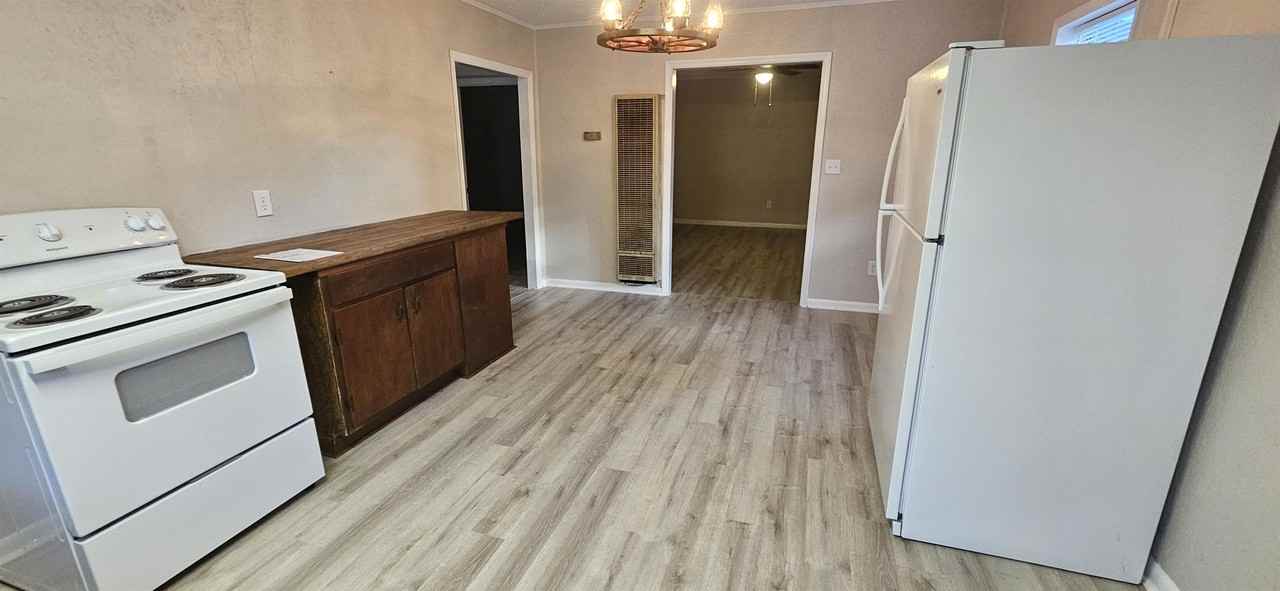 Pickett ApartmentsNumber 11247 State Street #11 - Photo 5 of 33